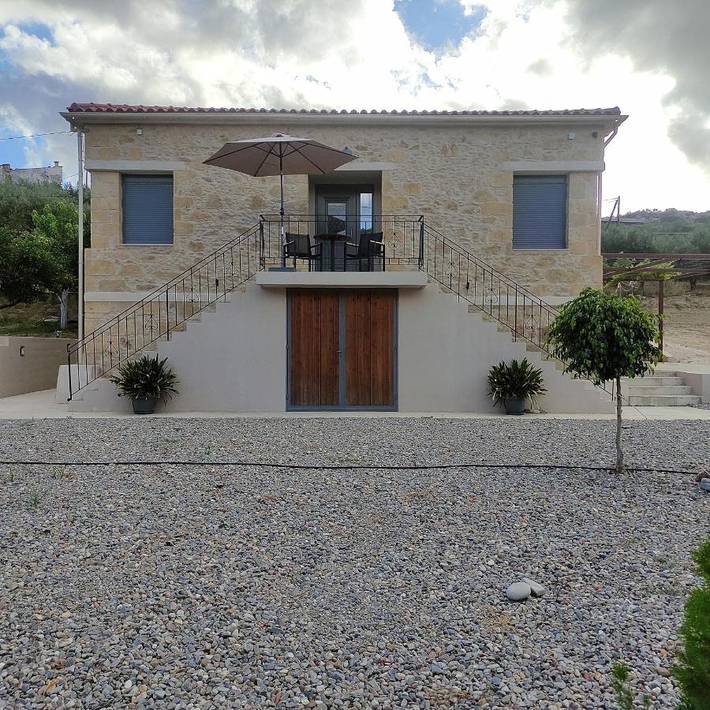 Gîte pour 8 personnes, avec jardin et vue dans Kotsiana