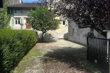 Gîte pour 4 personnes, avec balcon dans Poncin