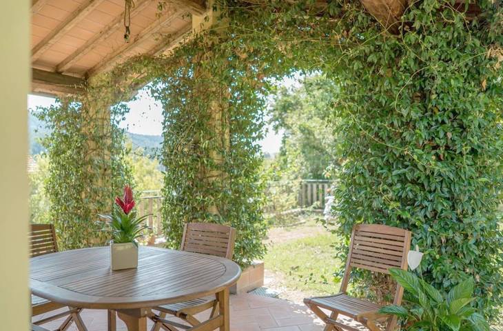 Ferienhaus für 9 Personen, mit Terrasse und Garten sowie Pool und Ausblick