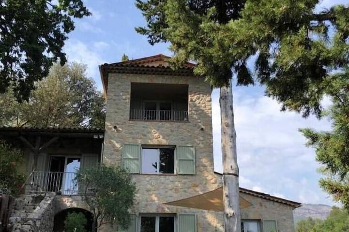 Ferienwohnung für 4 Personen, mit Terrasse und Garten in Cabris