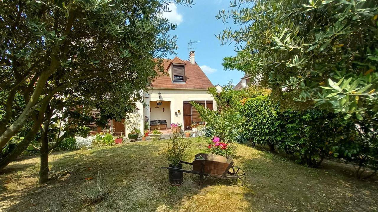 One-Bedroom House in Herblay-sur-Seine, Val-d'Oise