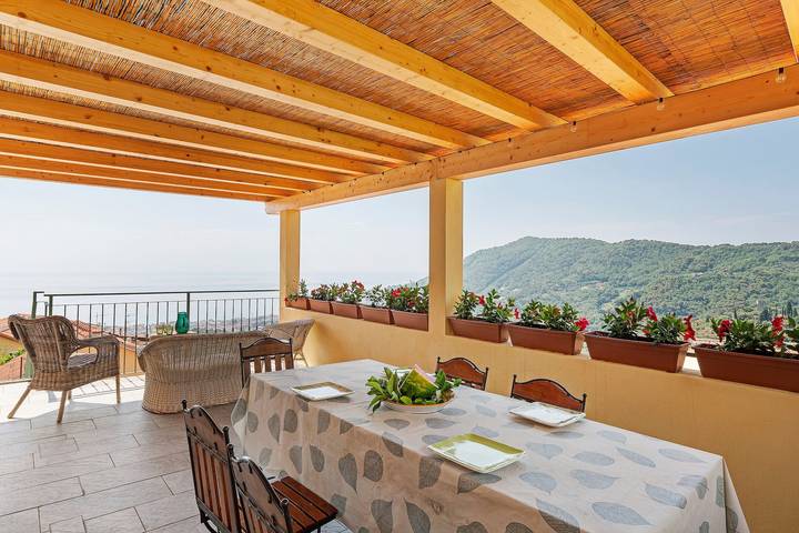 Ferieleilighet for 4 personer, med Hage i Alassio