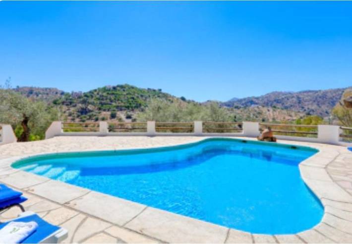 Casa rural para 21 personas, con piscina además de jardín y vistas en Riogordo - 4