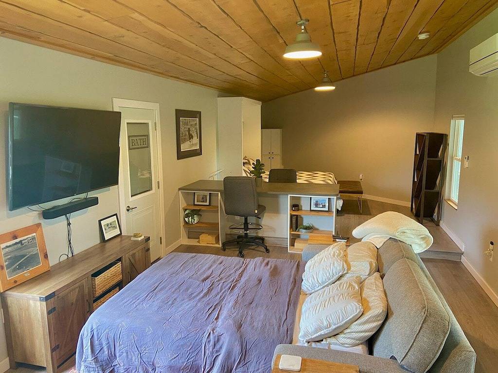 Private Bunkhouse on Small Charming Family Farm in Mequon, Ozaukee County
