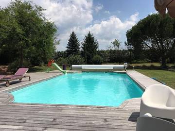 Gîte pour 4 personnes, avec jardin et piscine, adapté aux familles dans Marclopt