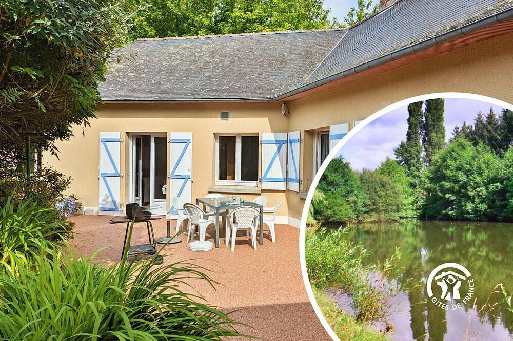 Gîte familial 3 chambres avec étang privé, terrasse, activités nautiques et commerces à proximité in La Selle-Craonnaise, Mayenne