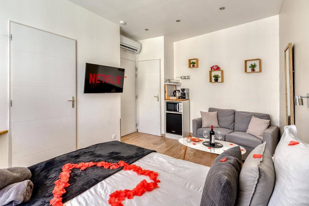 Comfort Triple Room with Shower in Narbonne, Côte méditerranéenne (France)