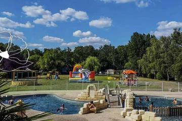 Camping pour 4 Personnes dans Luynes, Vallée de la Loire, Photo 3