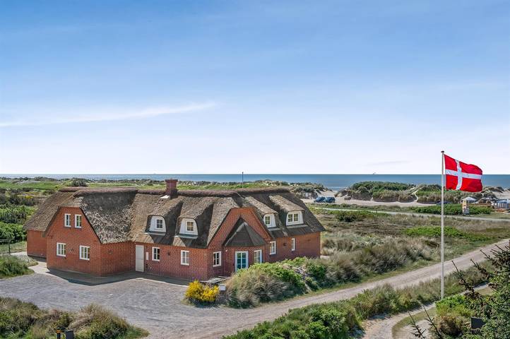 Ferienhaus mit Meerblick für 24 Personen, mit Sauna und Terrasse sowie Whirlpool und Kinderpool in Blavand