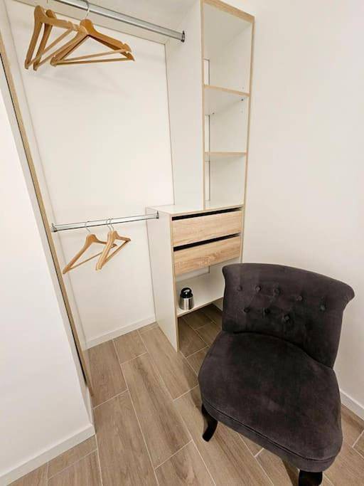Appartement entier, One-Bedroom Apartment in Morangis, Essonne