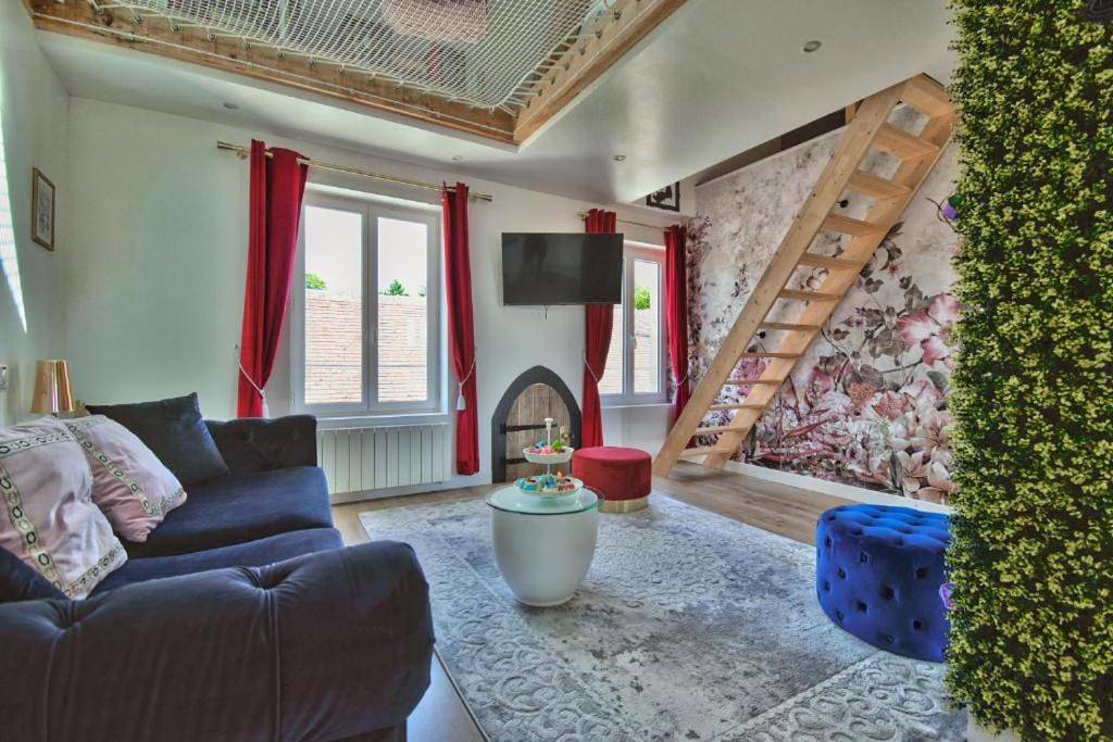 Appartement entier, One-Bedroom Apartment in Maintenon, Région de Chartres