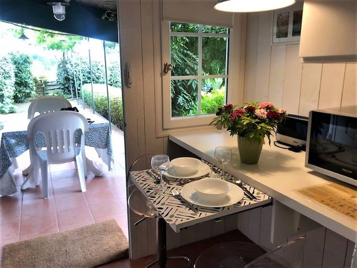 Gîte pour 2 personnes, avec Terrasse ainsi que Jardin et Piscine dans Rhône - 3
