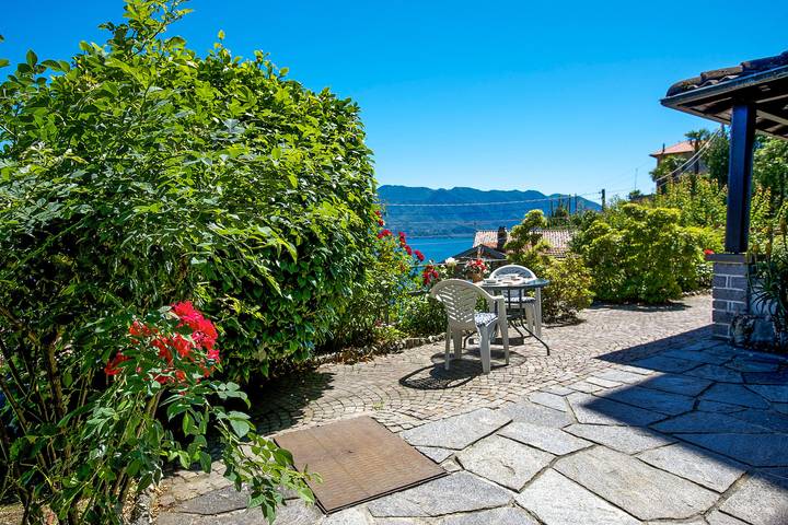 Ferienwohnung für 4 Personen, mit Terrasse und Garten sowie Seeblick und Ausblick in Italien - 2