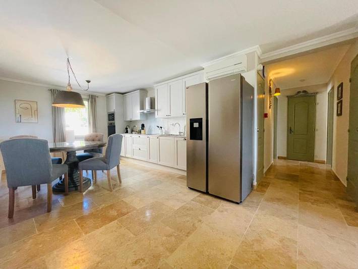 Location de vacances pour 4 personnes, avec vue ainsi que jardin et piscine, animaux acceptés à Vaugines - 4