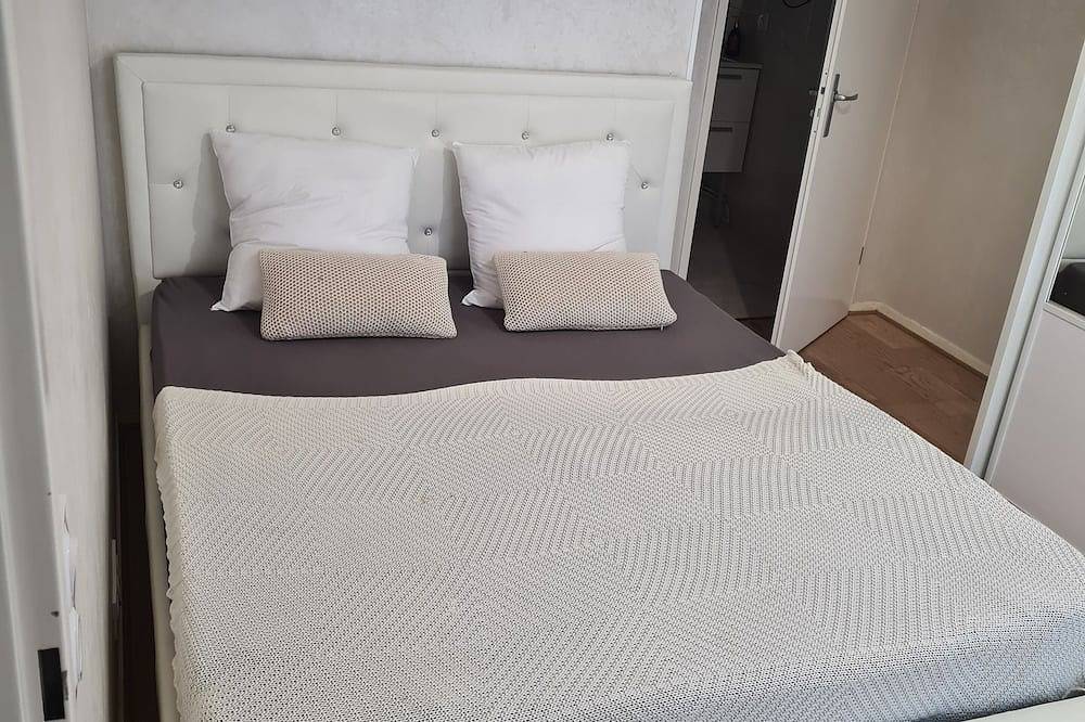 Entire apartment, Cosy 2-bedroom apartment, parking available and 20 minutes by train from central Paris. in Le Blanc-Mesnil, Seine-Saint-Denis