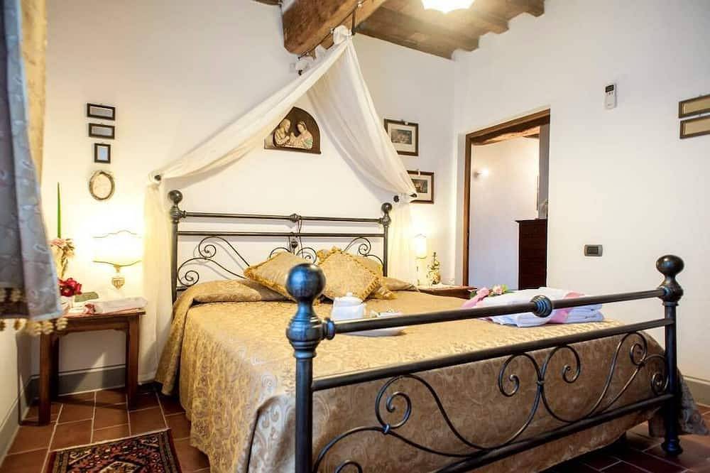 Ganze Wohnung, Ihr Zuhause im Zentrum der Toskana mit Whirlpool, Klimaanlage und Terrasse in Palaia, Pisa Provinz