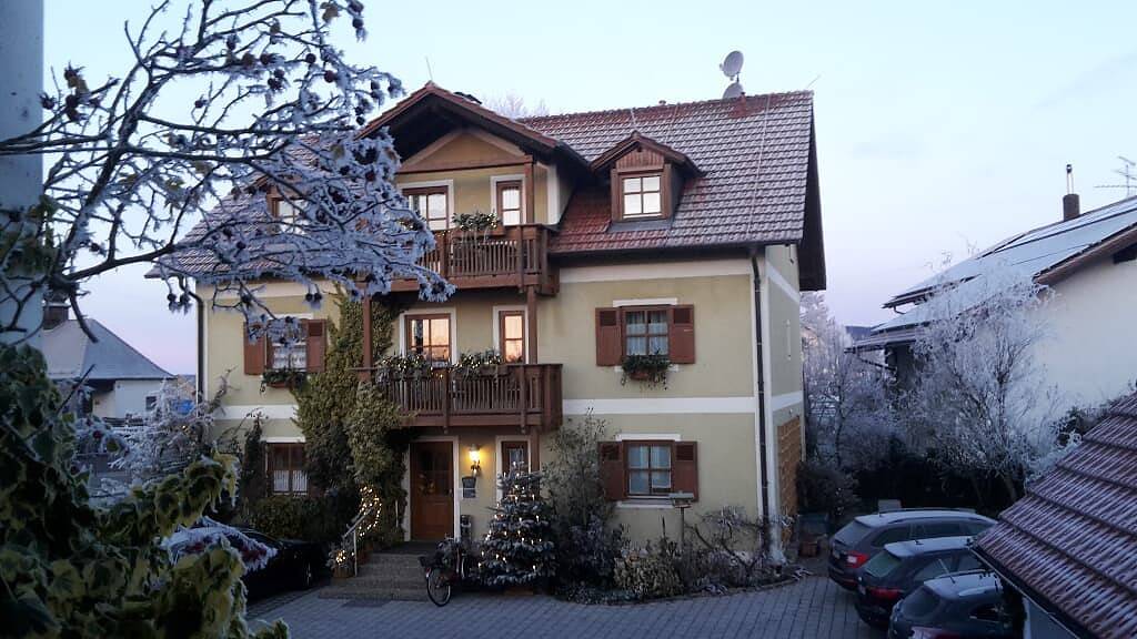 Gäste-Haus Rösch - Zweibettzimmer mit eigenem Bad in Wiesent, Ostbayern