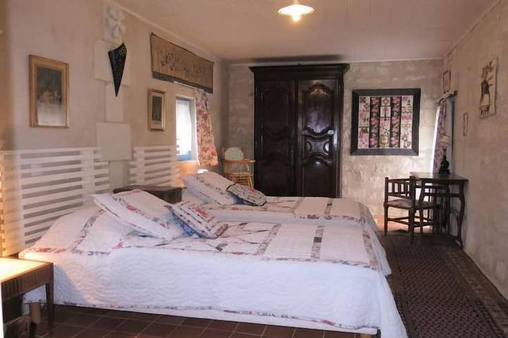 Location de vacances pour 2 personnes, avec terrasse, animaux acceptés à Huismes - 2