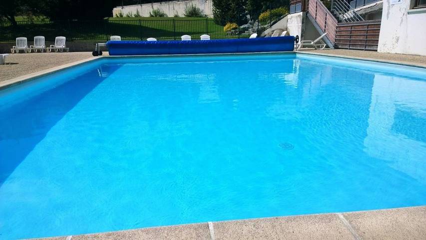 Ferienwohnung für 6 Personen, mit Terrasse und Garten sowie Pool und Ausblick in Praz de Lys