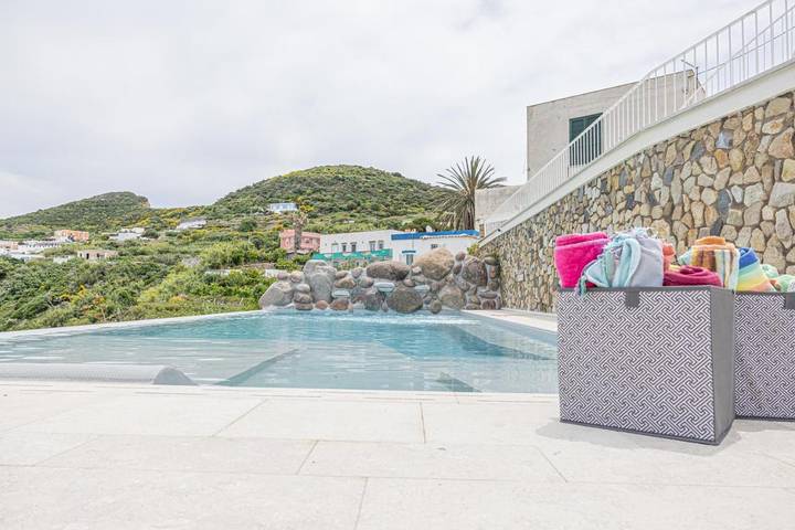 Cottage per 2 persone, con Terrazza e Idromassaggio nonché Giardino e Piscina a Ponza