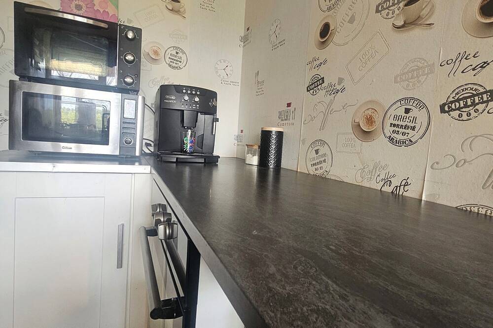 Shared room in evry city center. Near train station and university in Évry-Courcouronnes, Essonne