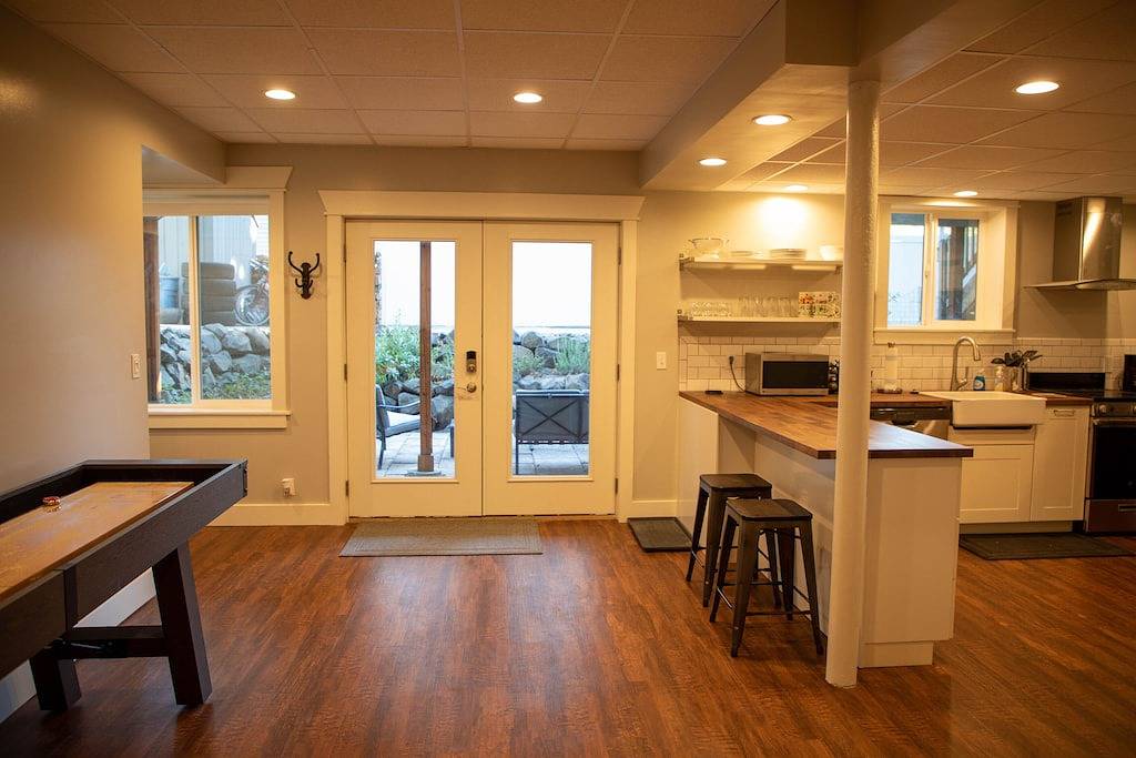 Ganze Wohnung, Neubau in der Innenstadt von Moskau Private Downstairs Apartment für 6 Personen. in Moscow (ID), Latah County