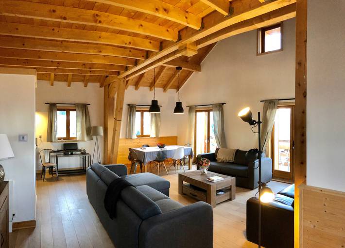 Chalet '4 Étoiles La Saulire' with Mountain View, Shared Terrace and Wi-Fi in Villard-Reculas, Écrins National Park