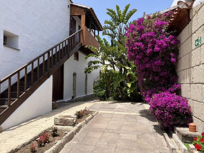 Finca für 2 Personen, mit Balkon/Terrasse und Terrasse sowie Garten und Pool in Arico