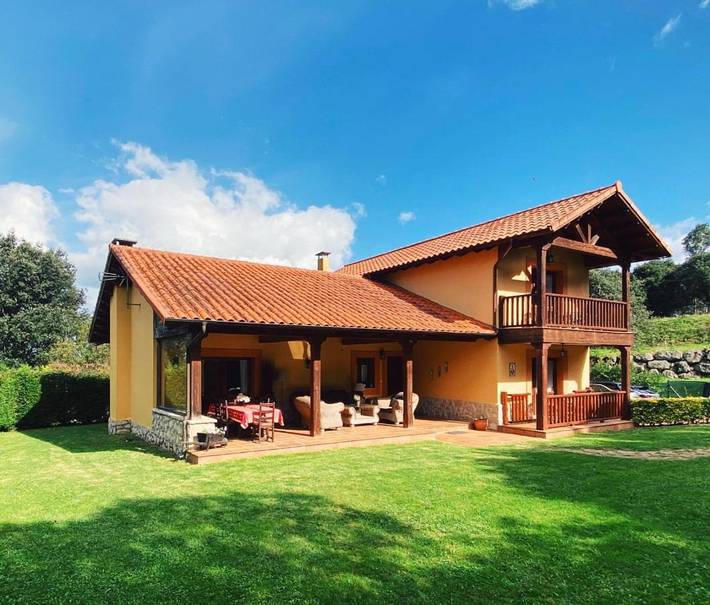 Casa de vacaciones para 12 personas, con vistas y jardín, Se admiten mascotas en Llanes