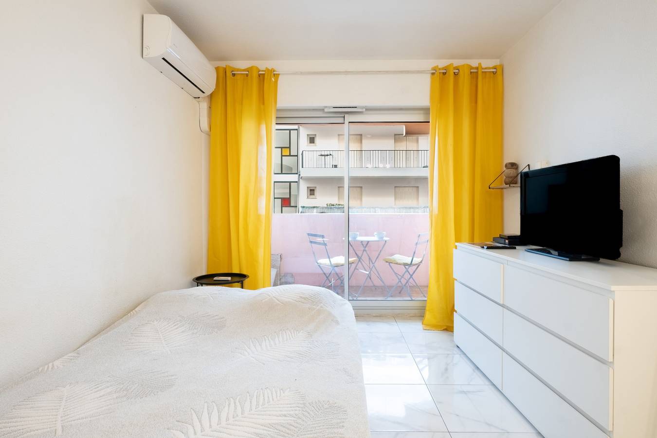 Hel enrumslägenhet, Le Juan Soleil: Studio by the Sea in Juan-les-Pins in Antibes, Cannes region