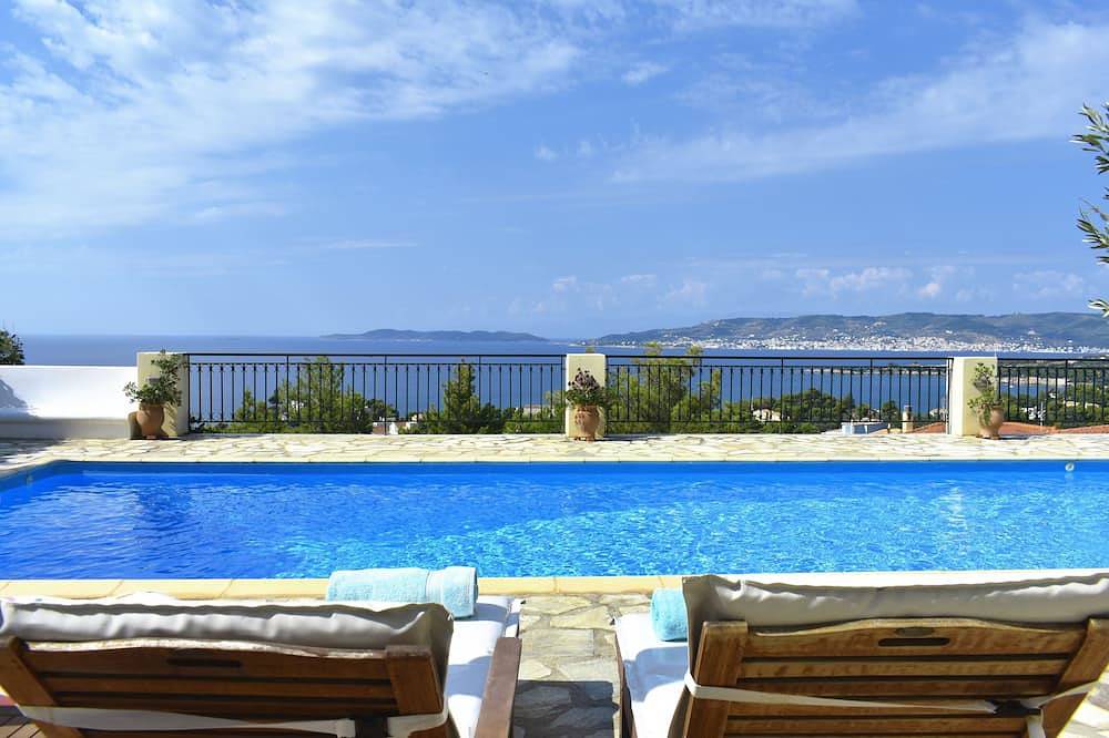 \"Ein Stück Himmel\". Villa mit herrlichem Meerblick,Pool und Spielzimmer in Porto Heli, Argolis