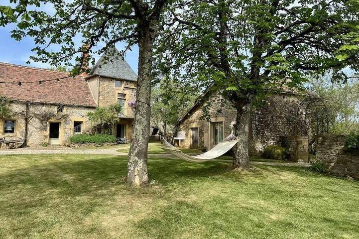 Location de vacances pour 18 personnes, avec jardin à Puylagarde