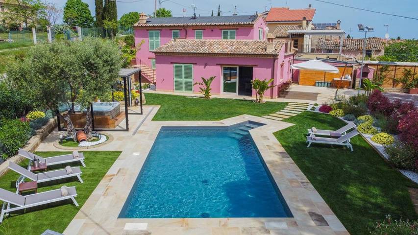 Villa per 9 persone, con Balcone e Terrazza nonché Idromassaggio e Giardino a Fermo