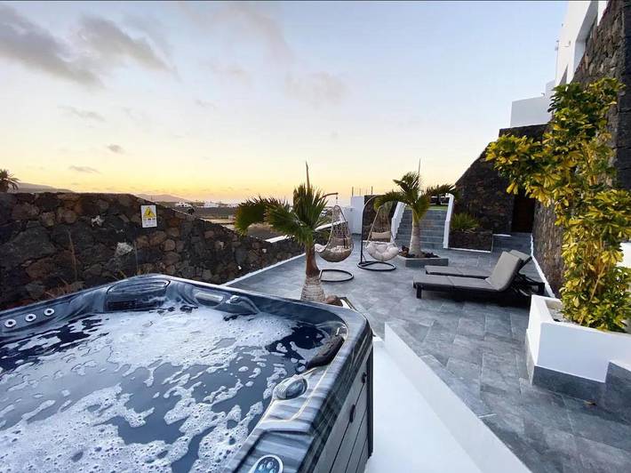 Chalet para 2 personas, con piscina además de jardín y jacuzzi en Lanzarote - 4