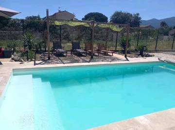 Gîte pour 2 personnes, avec vue ainsi que jardin et piscine à Saint-Génis-des-Fontaines