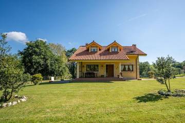 Chalet para 7 personas, con terraza además de jardín y vistas en Valle del Pas-Pisueña