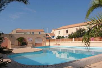 Gîte pour 4 personnes, avec vue et piscine dans Plage des Aresquiers