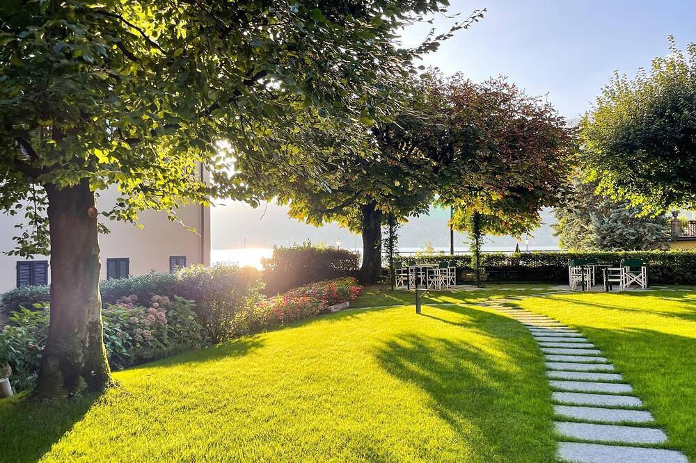 Hel lejlighed, Suite \"Arborella\" at 2 steps from the lake - Resort with lounge bar, swimming pool and beach in Riva (Faggeto Lario), Faggeto Lario