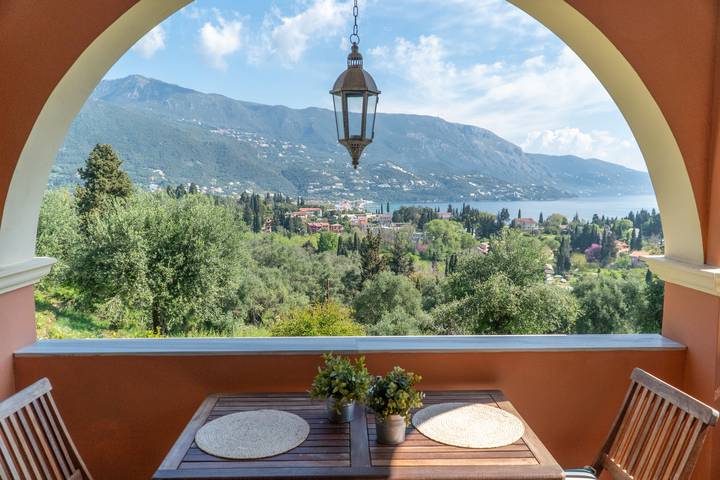 Apartamento para 4 personas, con jardín y balcón en Corfú