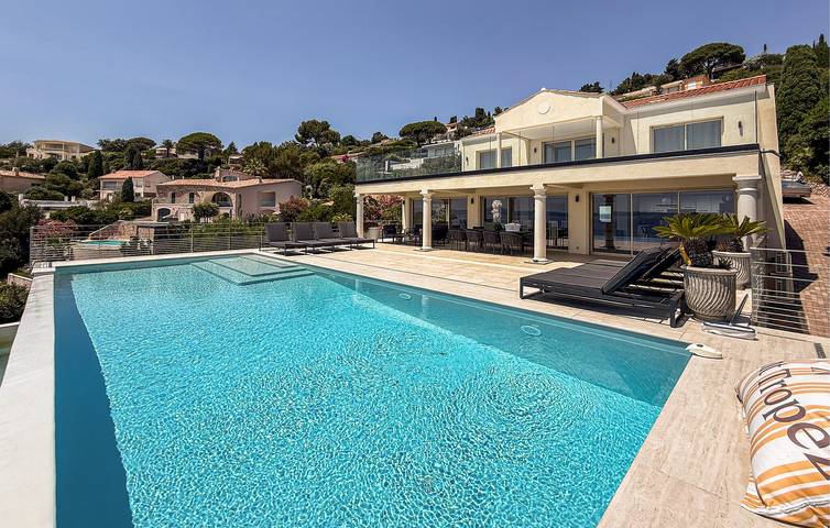 Location de vacances pour 10 personnes, avec piscine ainsi que jardin et terrasse dans Les Issambres - 3