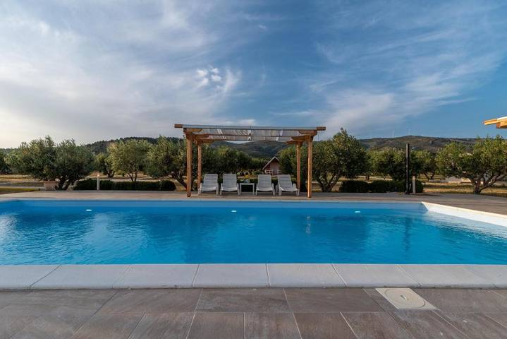 Zelt für 2 Personen, mit Terrasse und Garten sowie Pool und Ausblick in Kroatien - 4