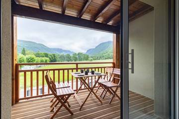 Cottage pour 4 personnes, avec balcon et vue sur le lac, adapté aux familles à Génos