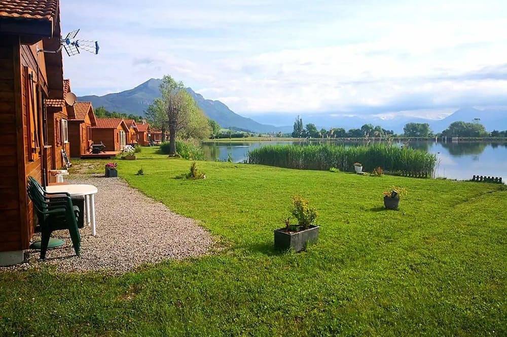 Zecamping 2 étoiles animaux acceptés snack-bar et vue lac in La Freissinouse, Région de Gap