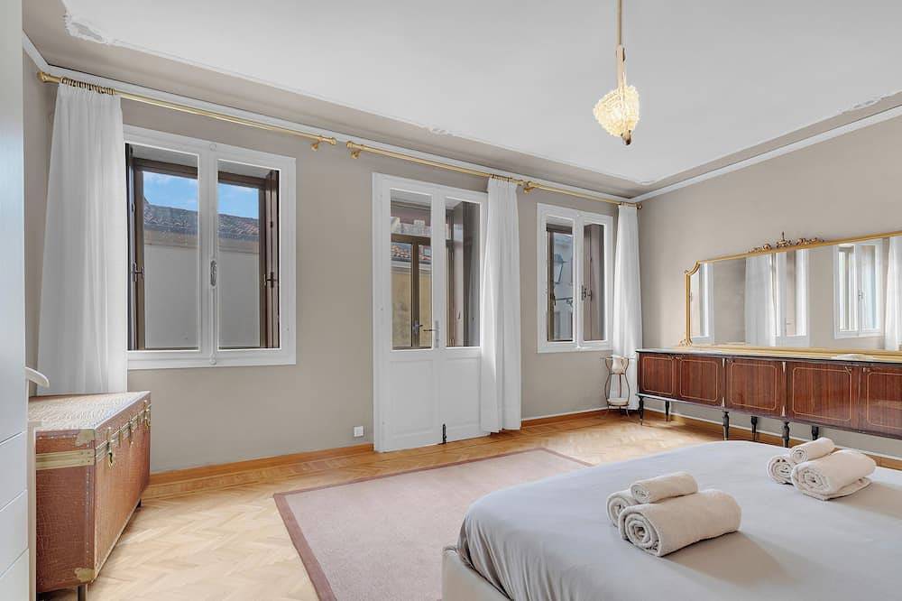 Ganze Wohnung, 2 Bedroom Family Apartment | 400mt from Old Bridge | A/C + Wifi in Bassano del Grappa, Vicenza Provinz