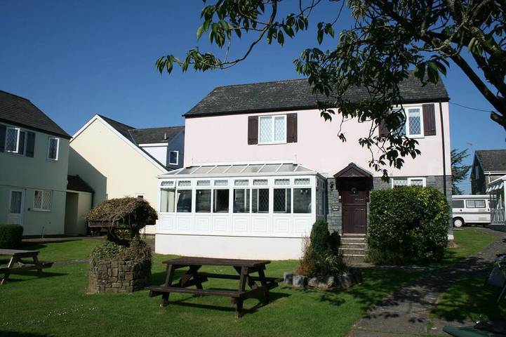 Holiday rental for 12 people, with pool and garden as well as sauna, with pets in Pembrokeshire