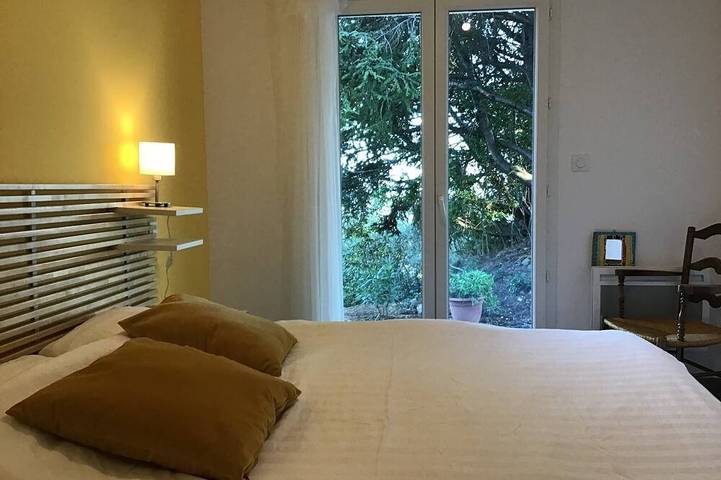 Location de vacances pour 8 personnes, avec piscine ainsi que jardin et terrasse à Berlou - 2