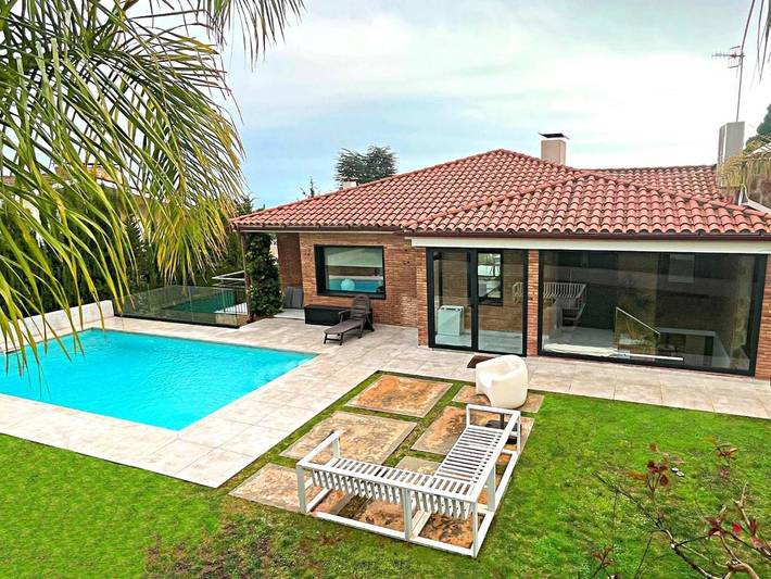 Casa rural para 8 personas, con Balcón y Terraza además de Jardín y Piscina en Alella