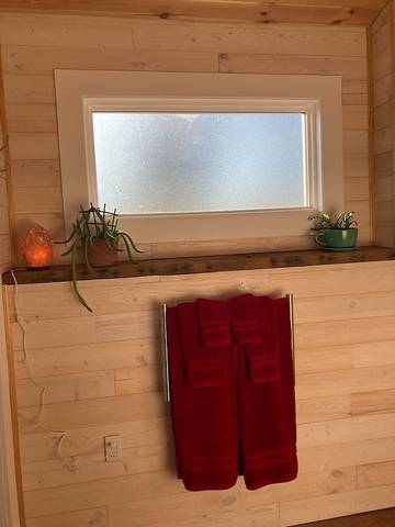 Log Cabin for 2 Guests in Union Hall, Smith Mountain Lake, Picture 2