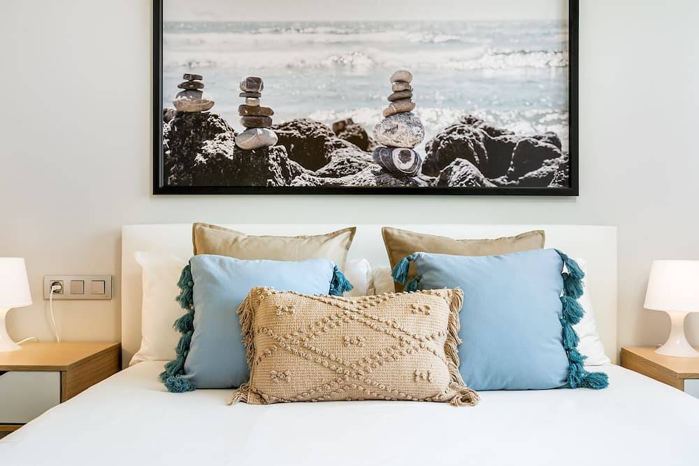 Entire apartment, Modern 2-Bedroom Apartment with Balcony & Pool Access Near Forum Beach in Port Forum, Sant Adrià de Besòs