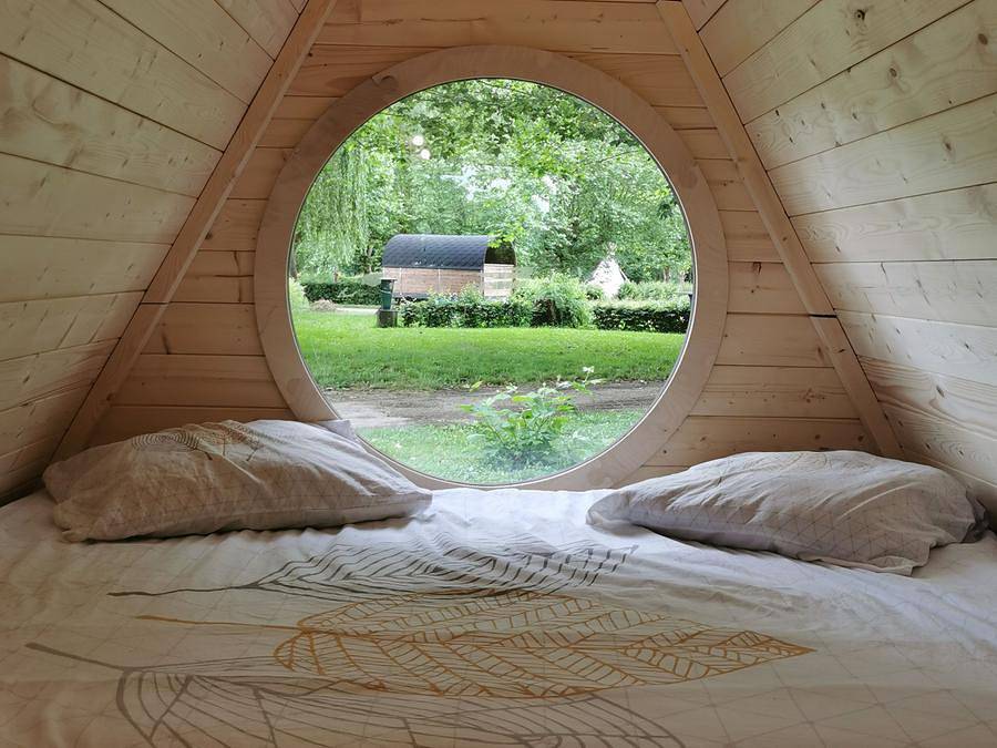 Camping du Val de Saône - Unique 3 personnes - Cabane en bois avec terrasse (2 adultes + 1 enfant) in Saint-Didier-sur-Chalaronne, Région de Bourg-en-Bresse